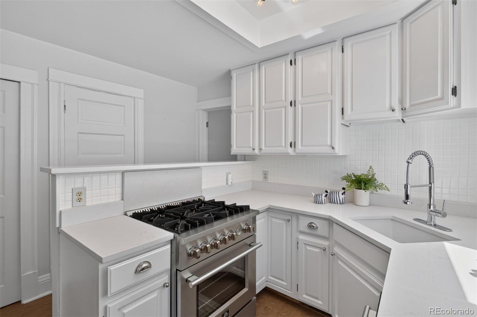 MLS Image #11 for 1030 e 4th avenue,denver, Colorado