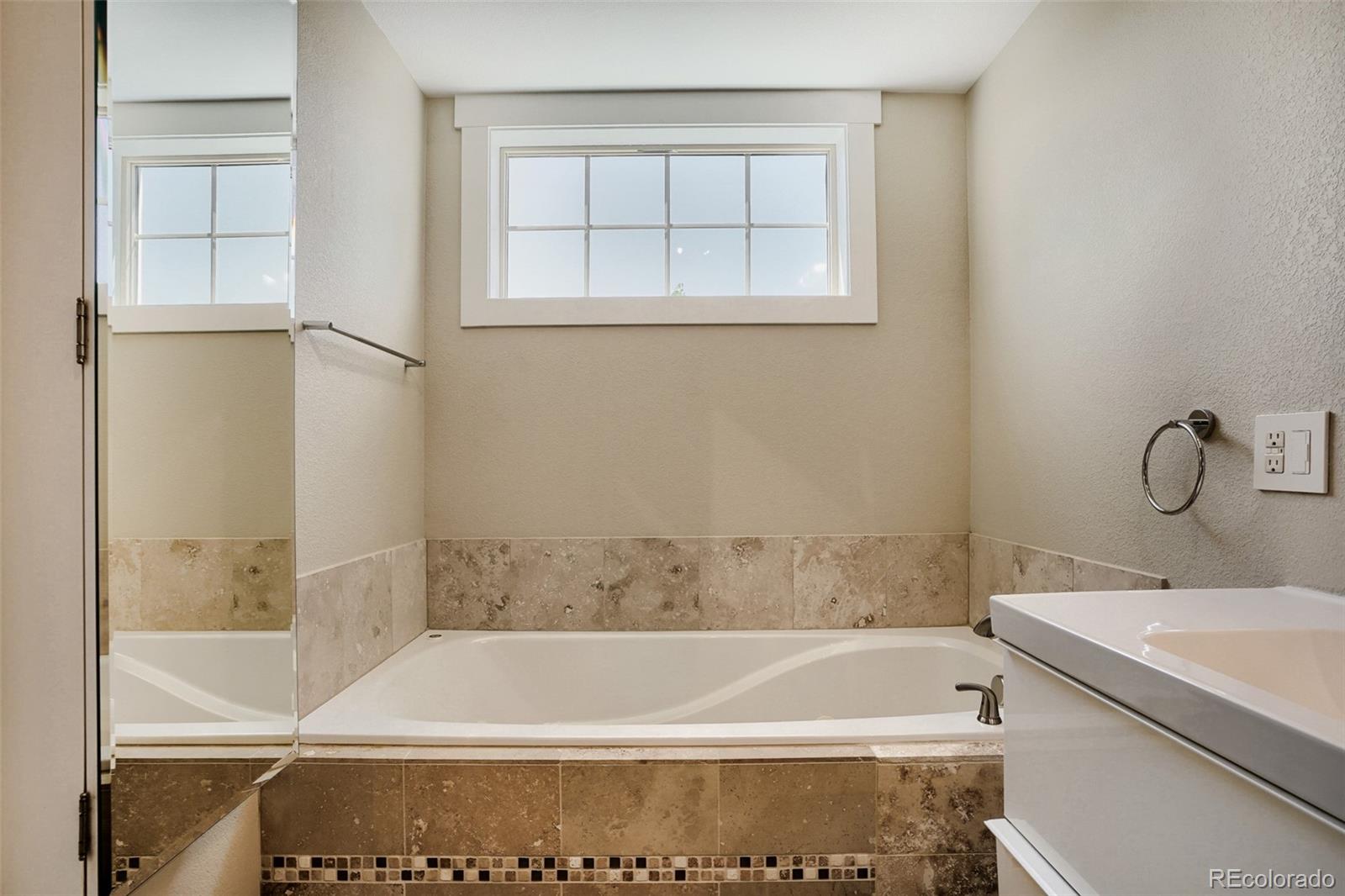 MLS Image #16 for 930 s pearl street 101,denver, Colorado