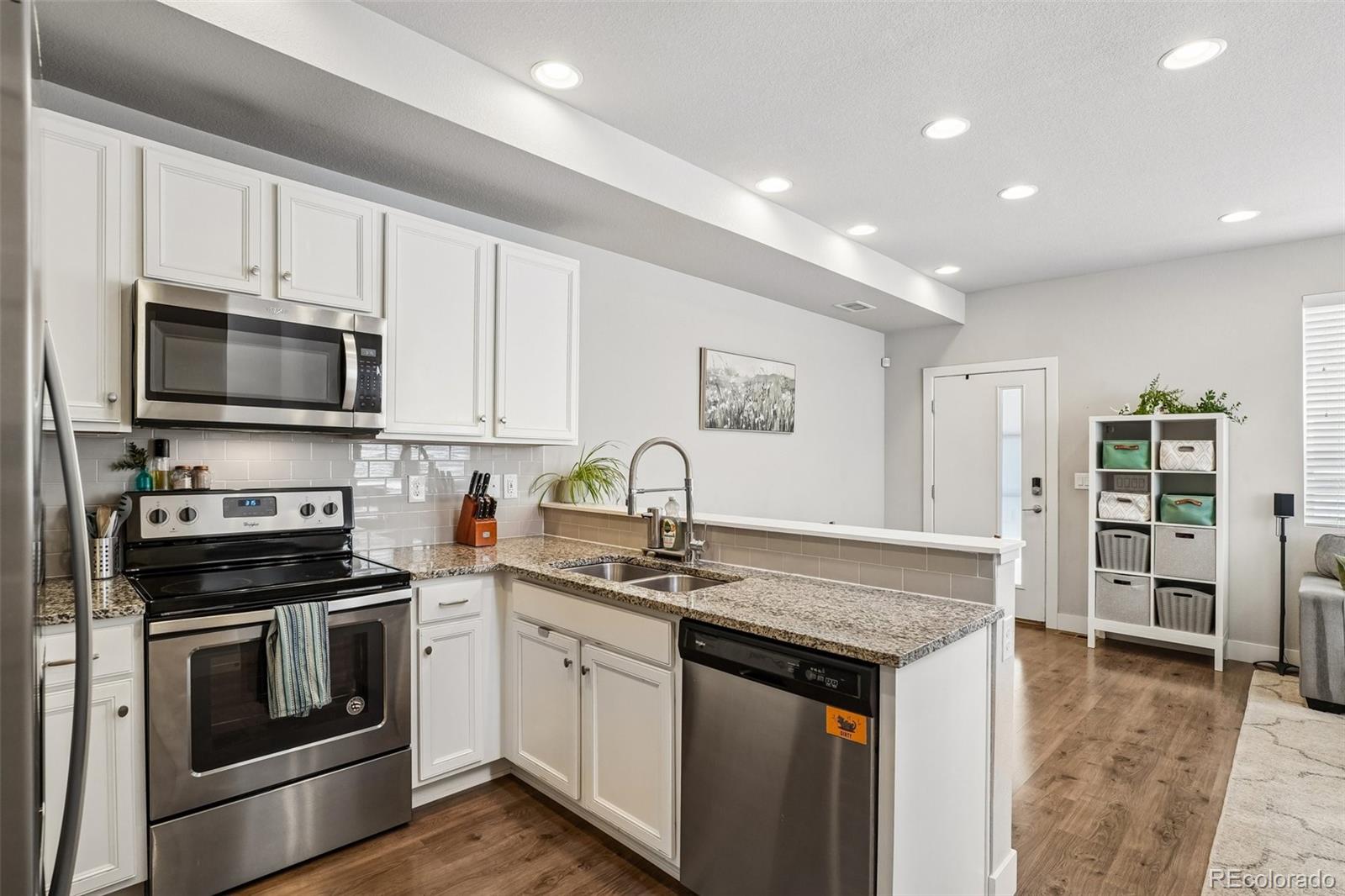 MLS Image #13 for 16021 e 47th place,denver, Colorado
