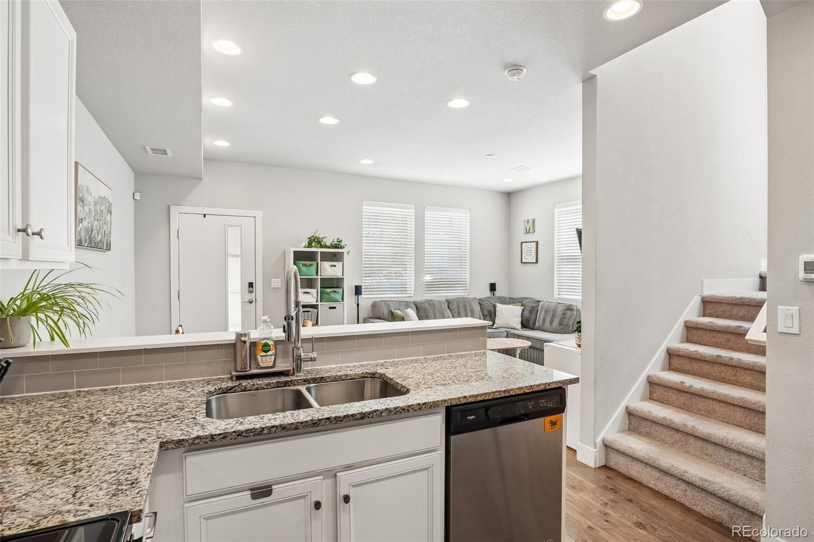 MLS Image #14 for 16021 e 47th place,denver, Colorado