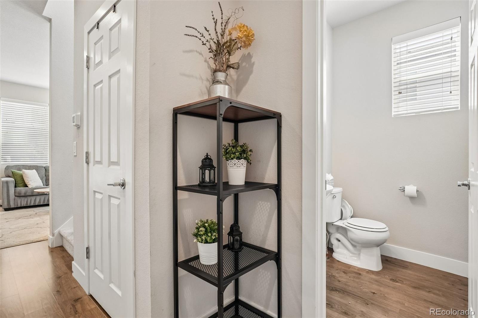 MLS Image #16 for 16021 e 47th place,denver, Colorado