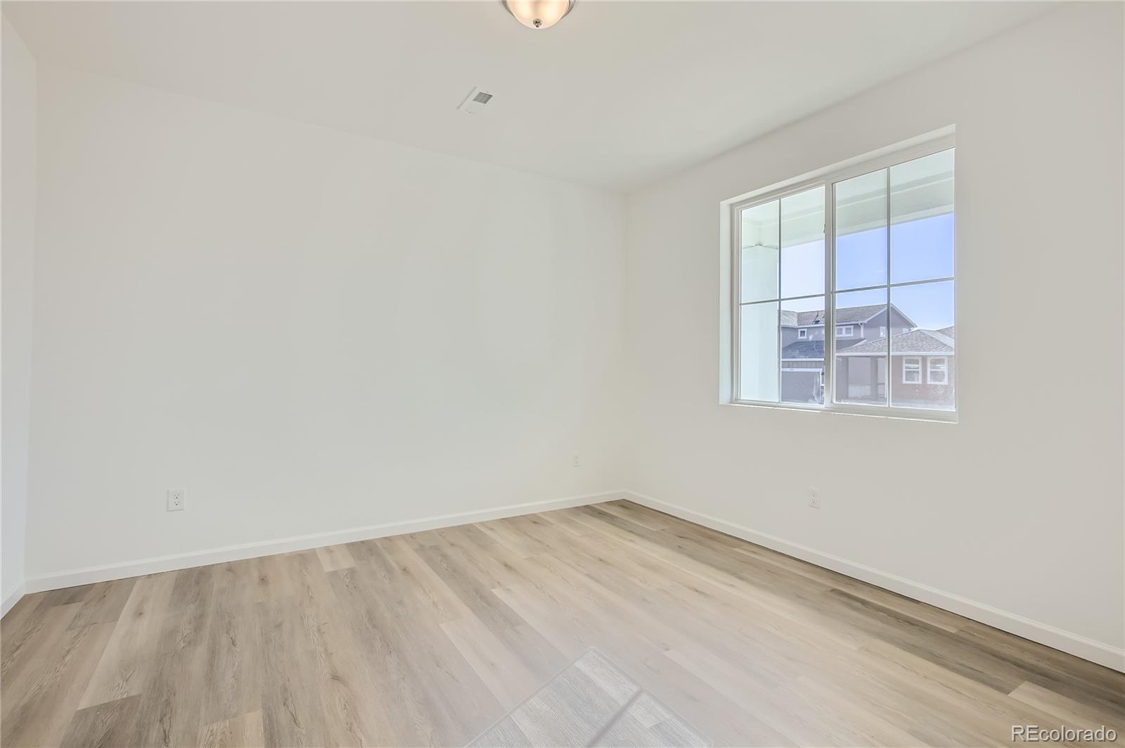 MLS Image #10 for 54955 e 28th place,strasburg, Colorado