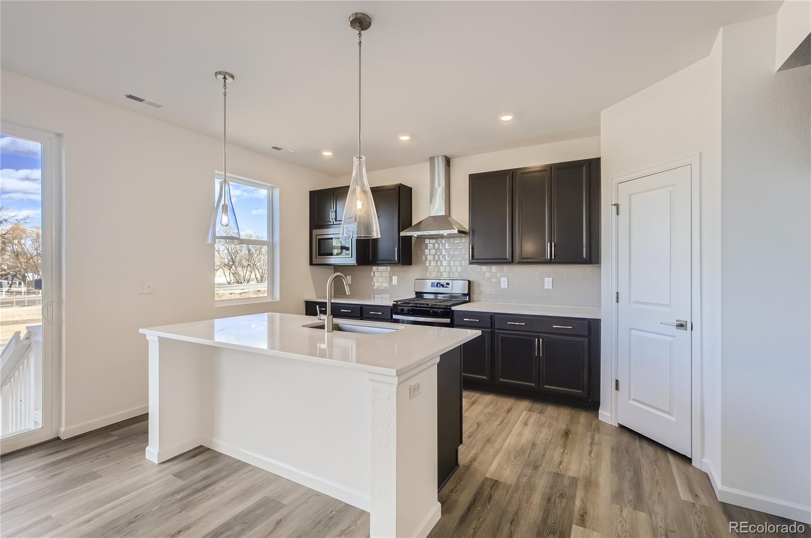 MLS Image #6 for 54955 e 28th place,strasburg, Colorado