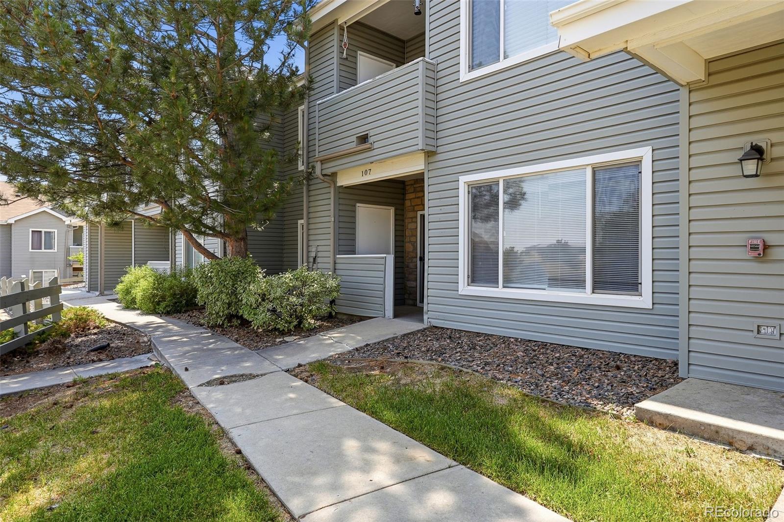 MLS Image #3 for 912 s yampa street,aurora, Colorado