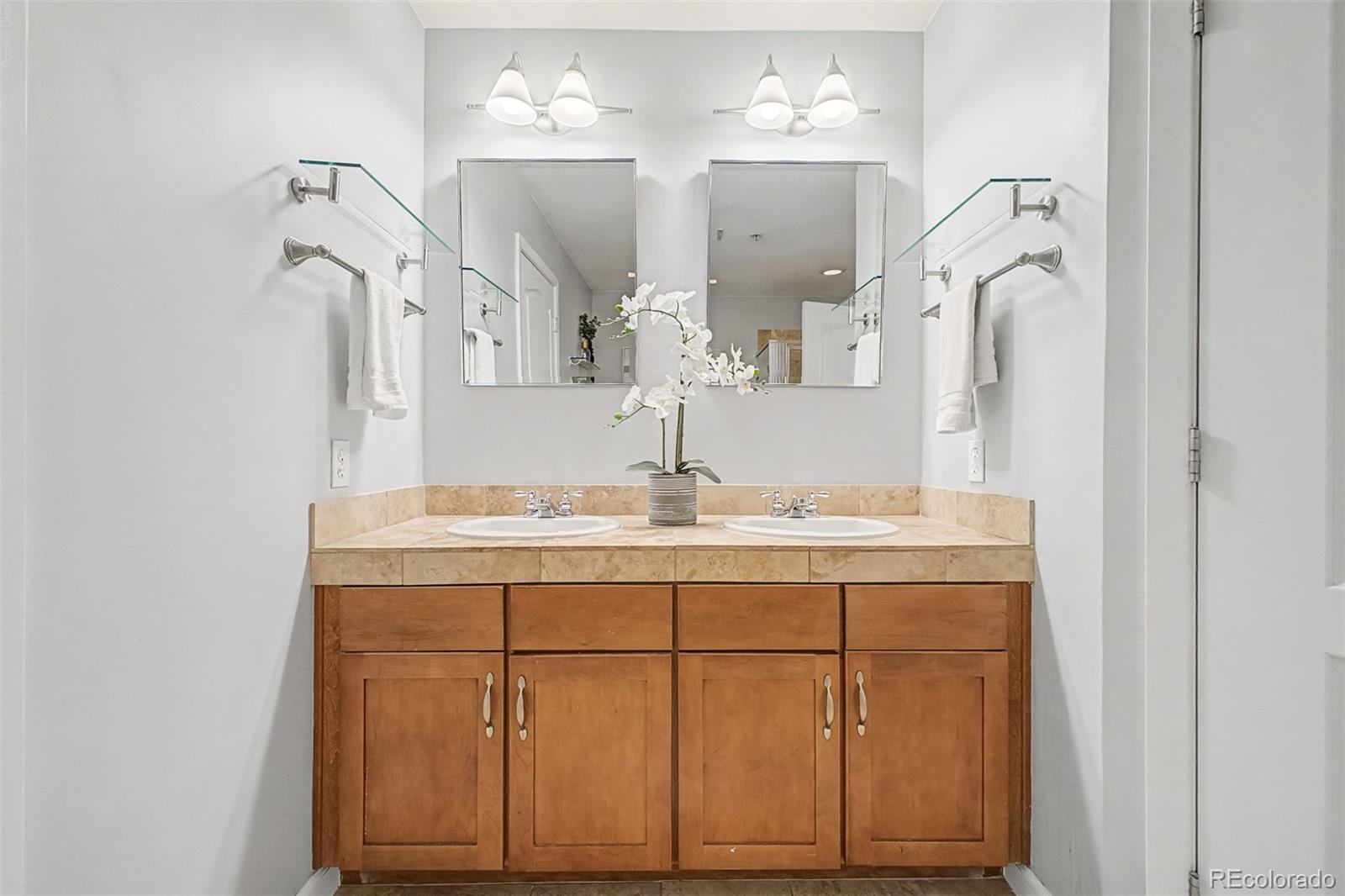 MLS Image #18 for 1489  steele street,denver, Colorado