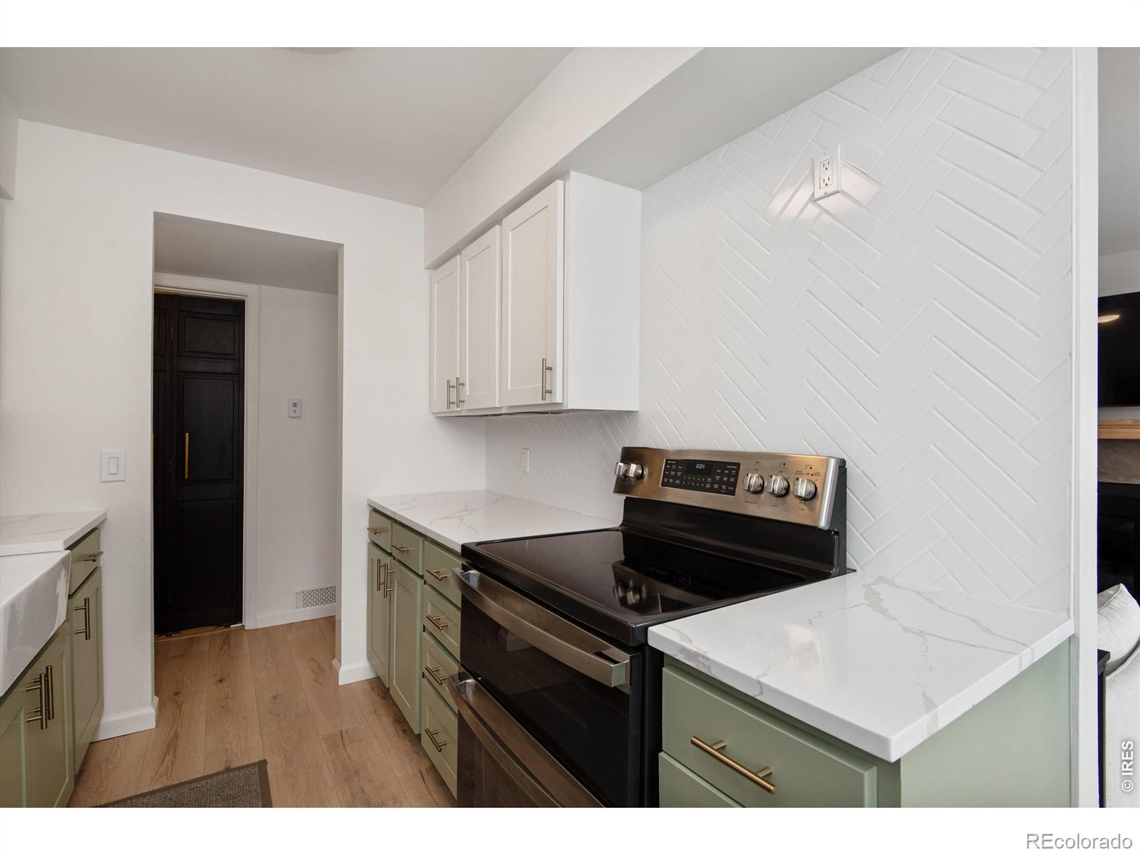 MLS Image #10 for 17642 e loyola drive,aurora, Colorado