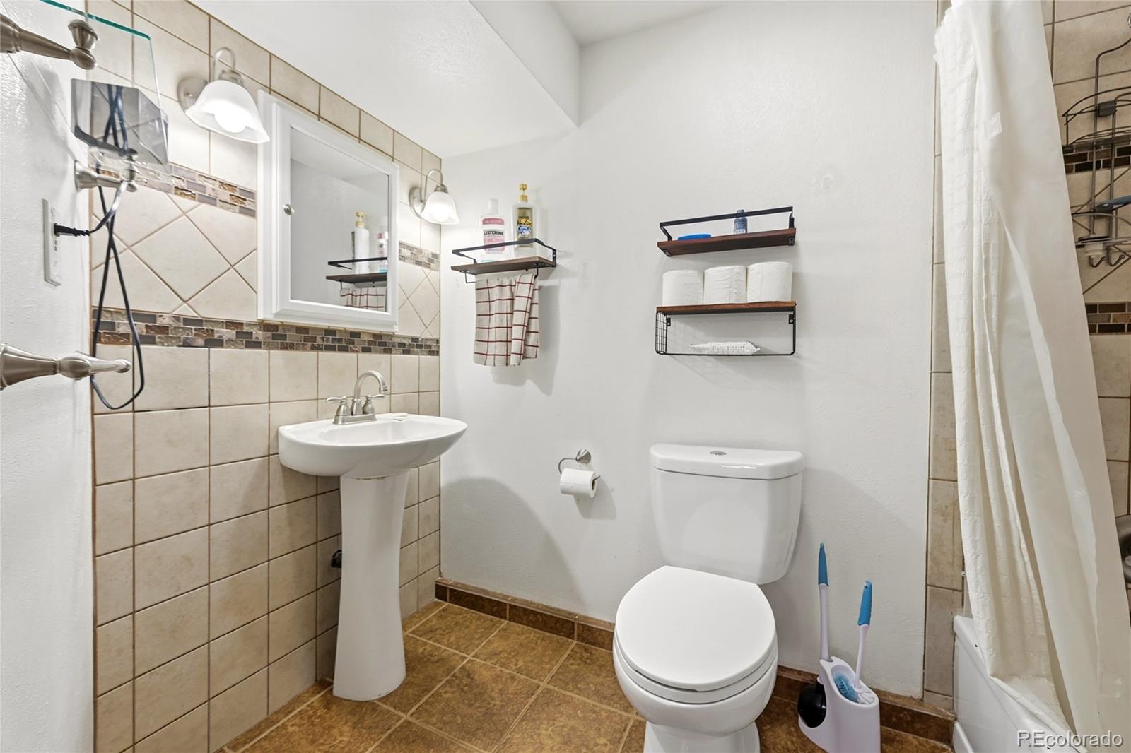 MLS Image #15 for 3025 s delaware street,englewood, Colorado