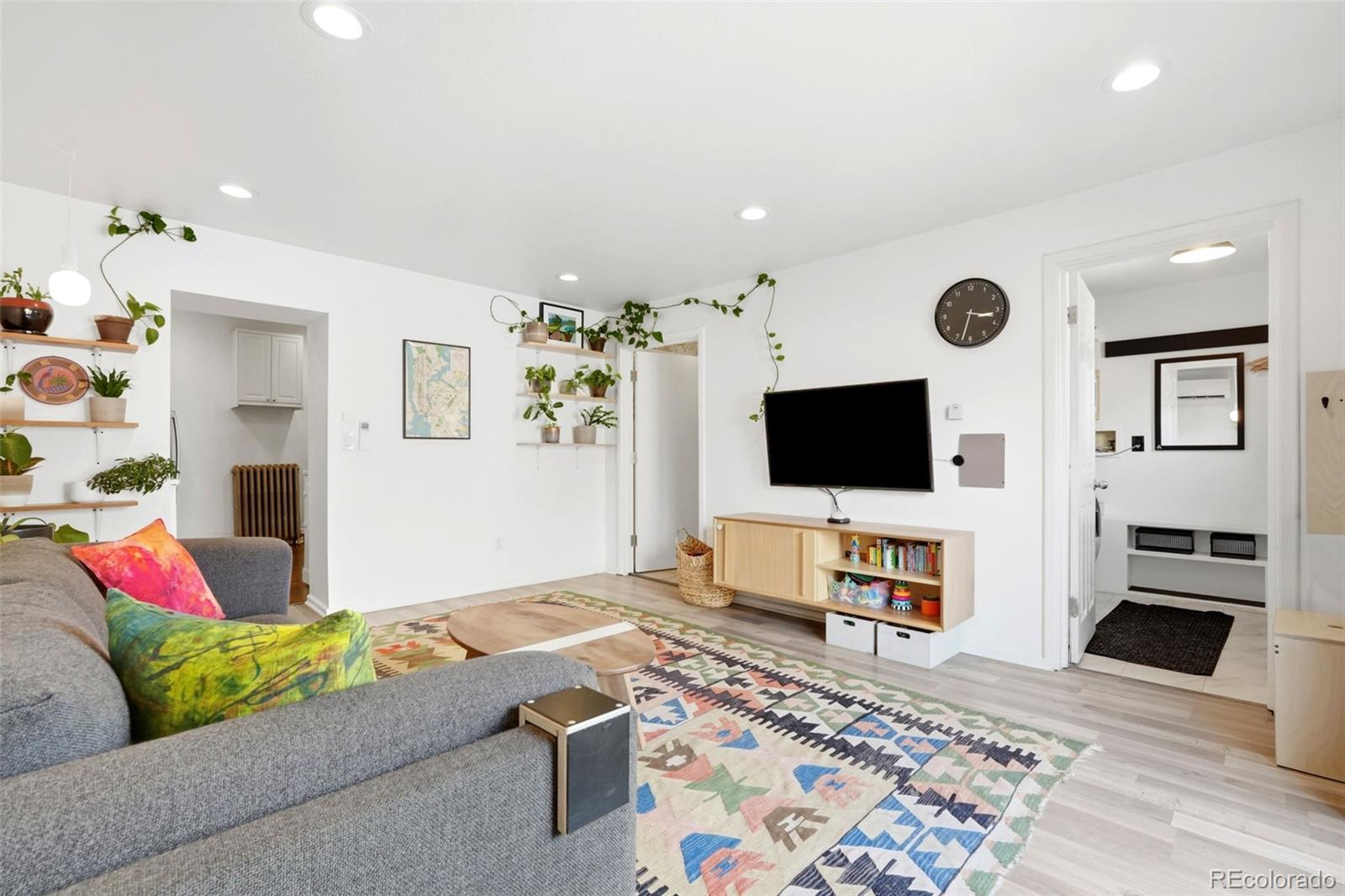 MLS Image #29 for 814  fox street,denver, Colorado