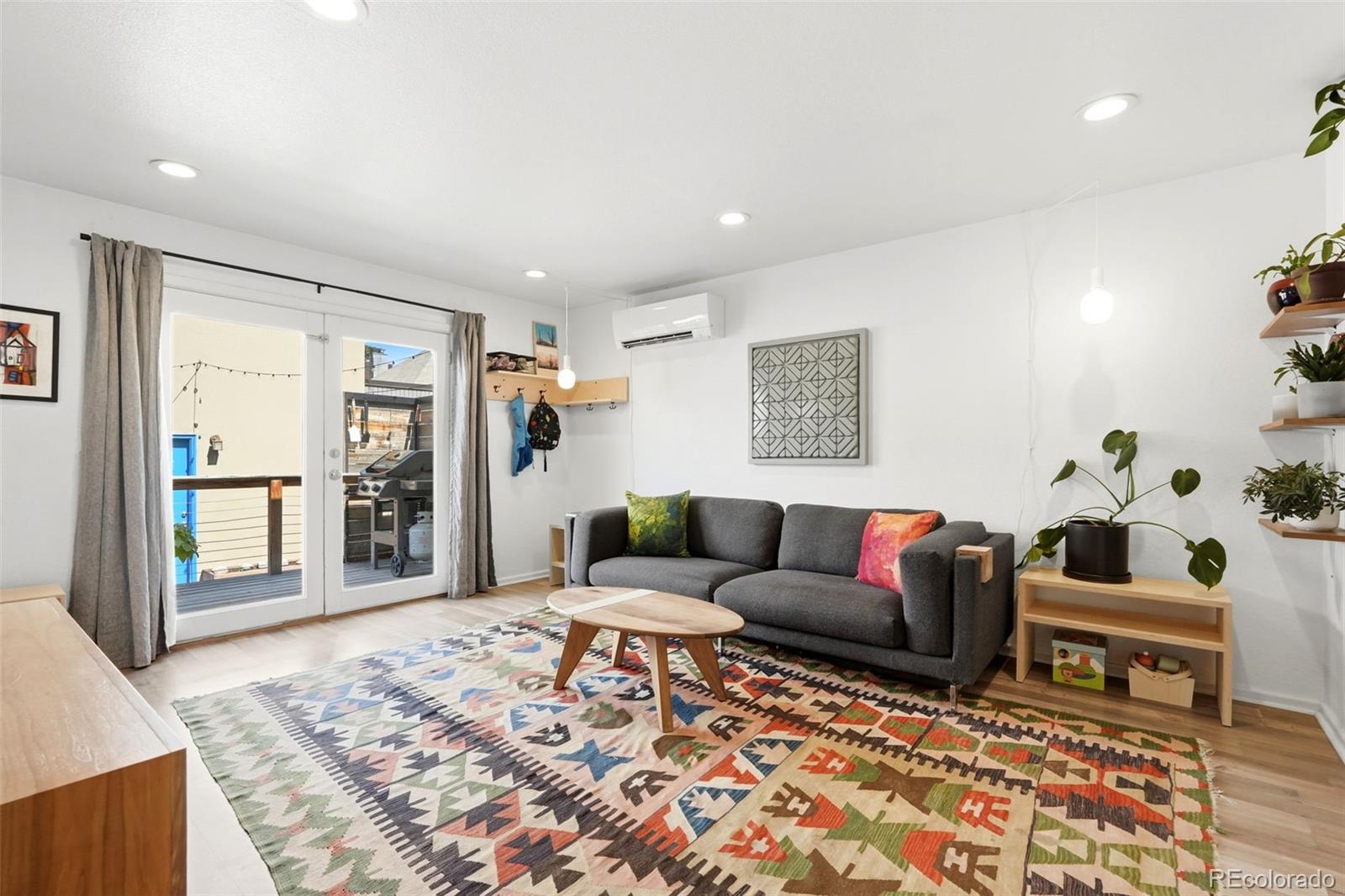 MLS Image #6 for 814  fox street,denver, Colorado