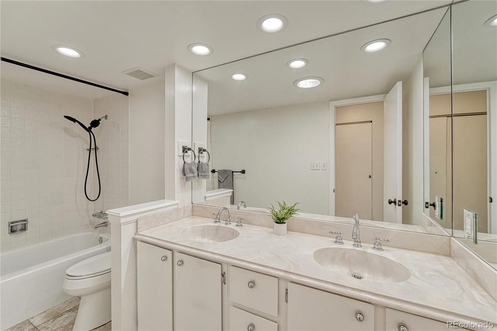 MLS Image #19 for 4250 s olive street,denver, Colorado