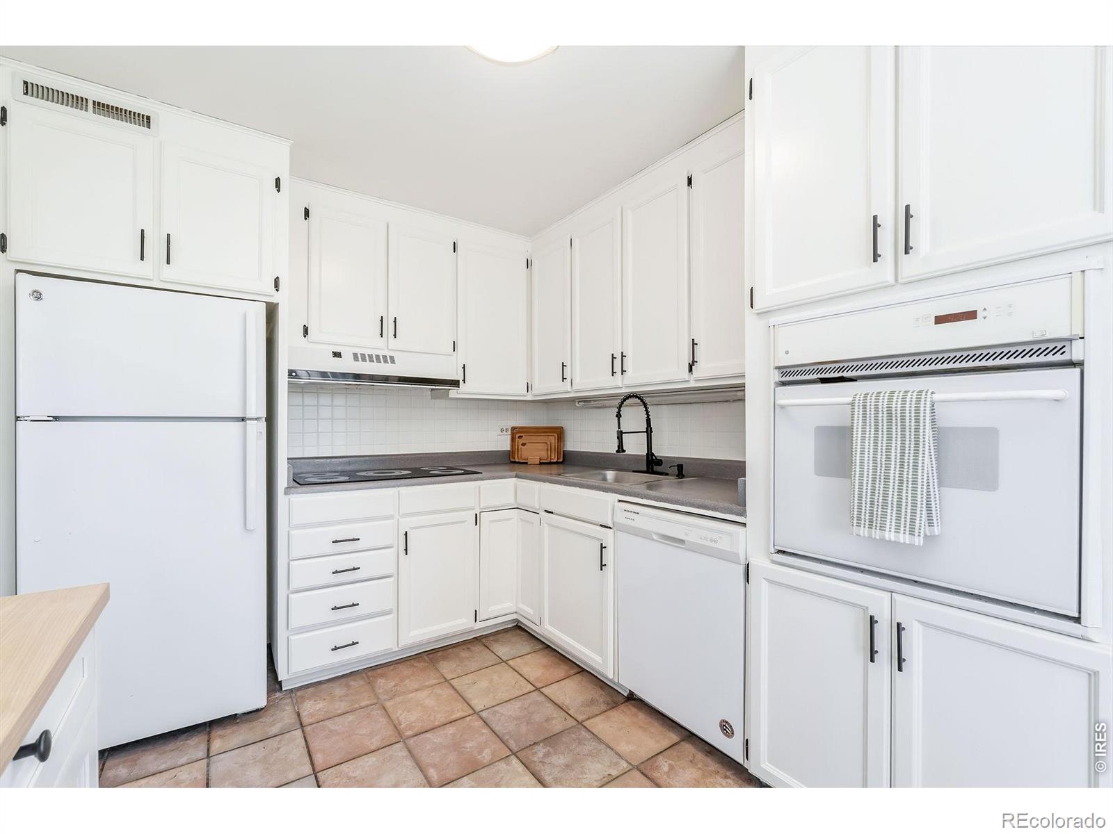 MLS Image #16 for 790 n washington street,denver, Colorado