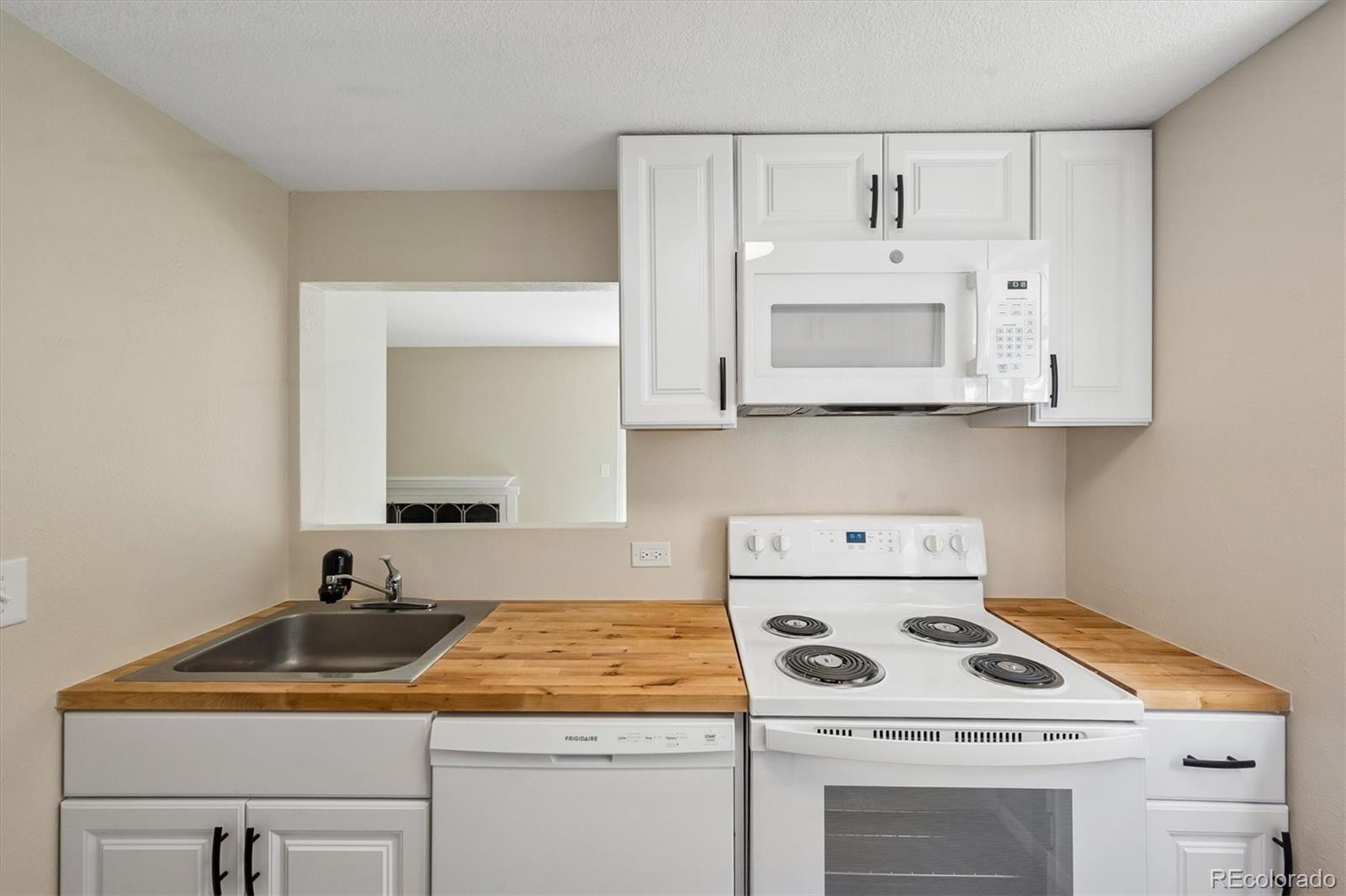MLS Image #11 for 12470 e cornell avenue,aurora, Colorado