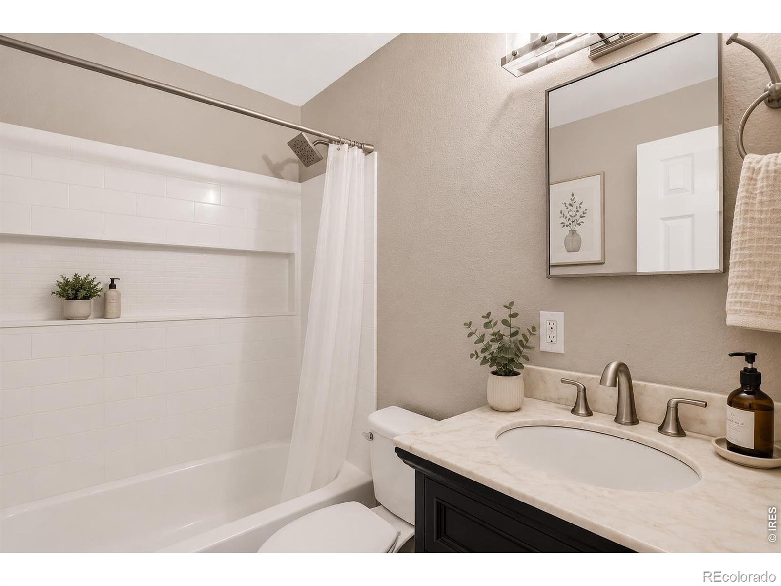 MLS Image #12 for 1431 s magnolia way,denver, Colorado
