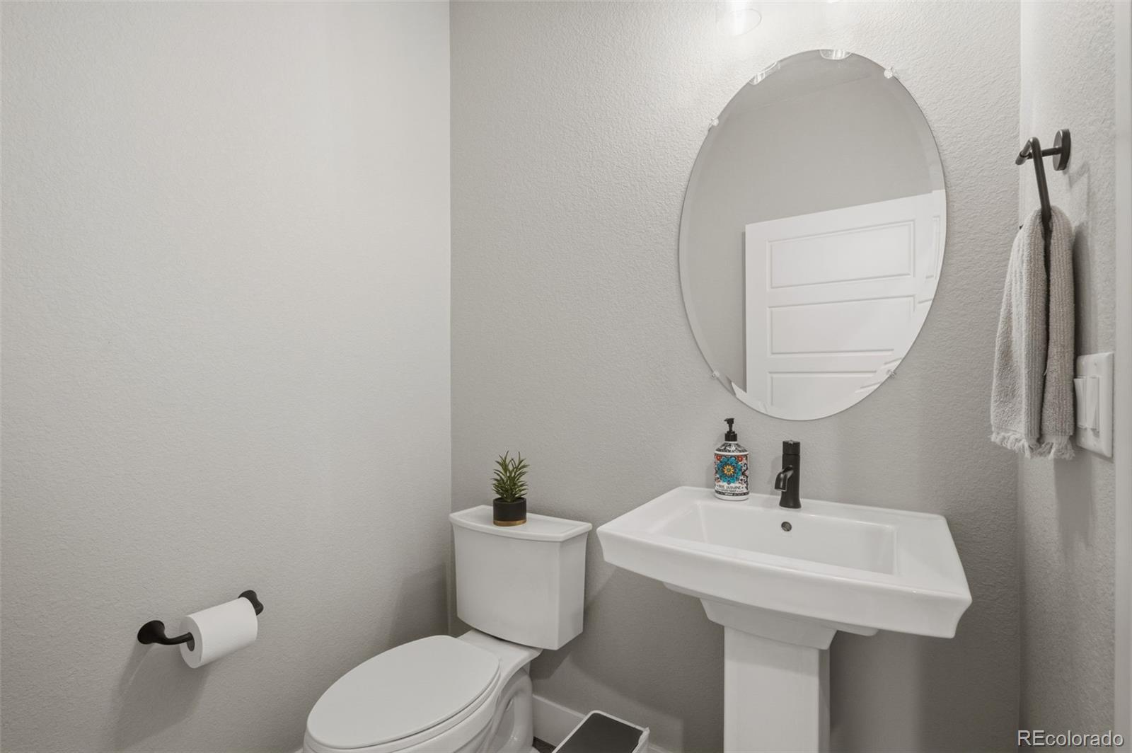 MLS Image #19 for 10139 e 62nd avenue,denver, Colorado