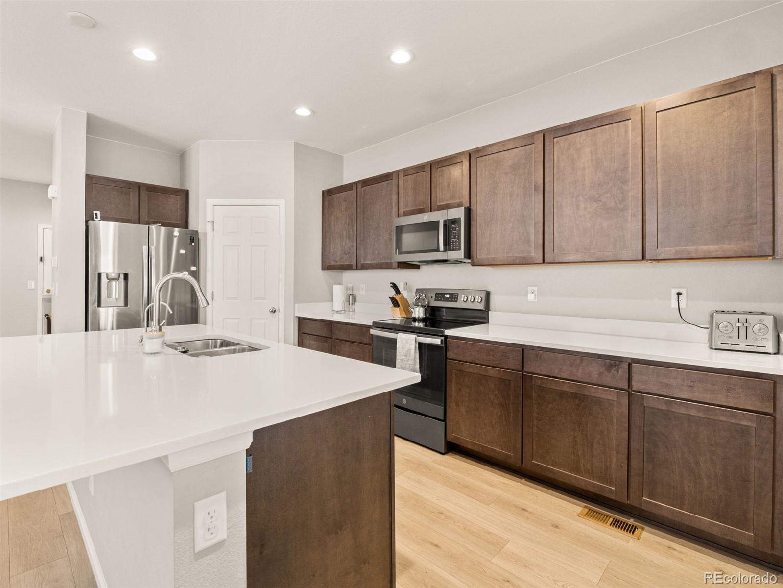 MLS Image #10 for 6513 n ceylon street,denver, Colorado