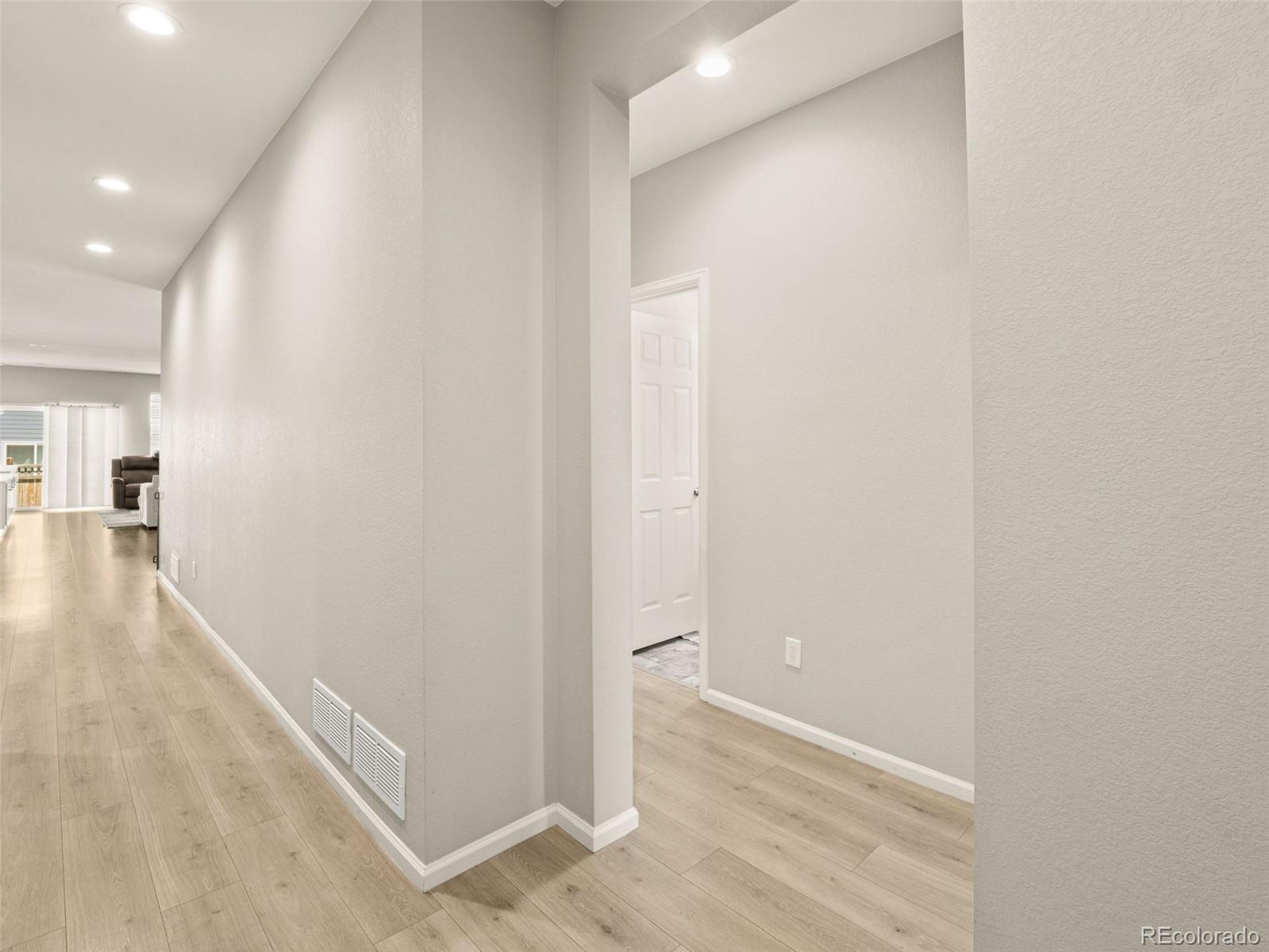 MLS Image #4 for 6513 n ceylon street,denver, Colorado