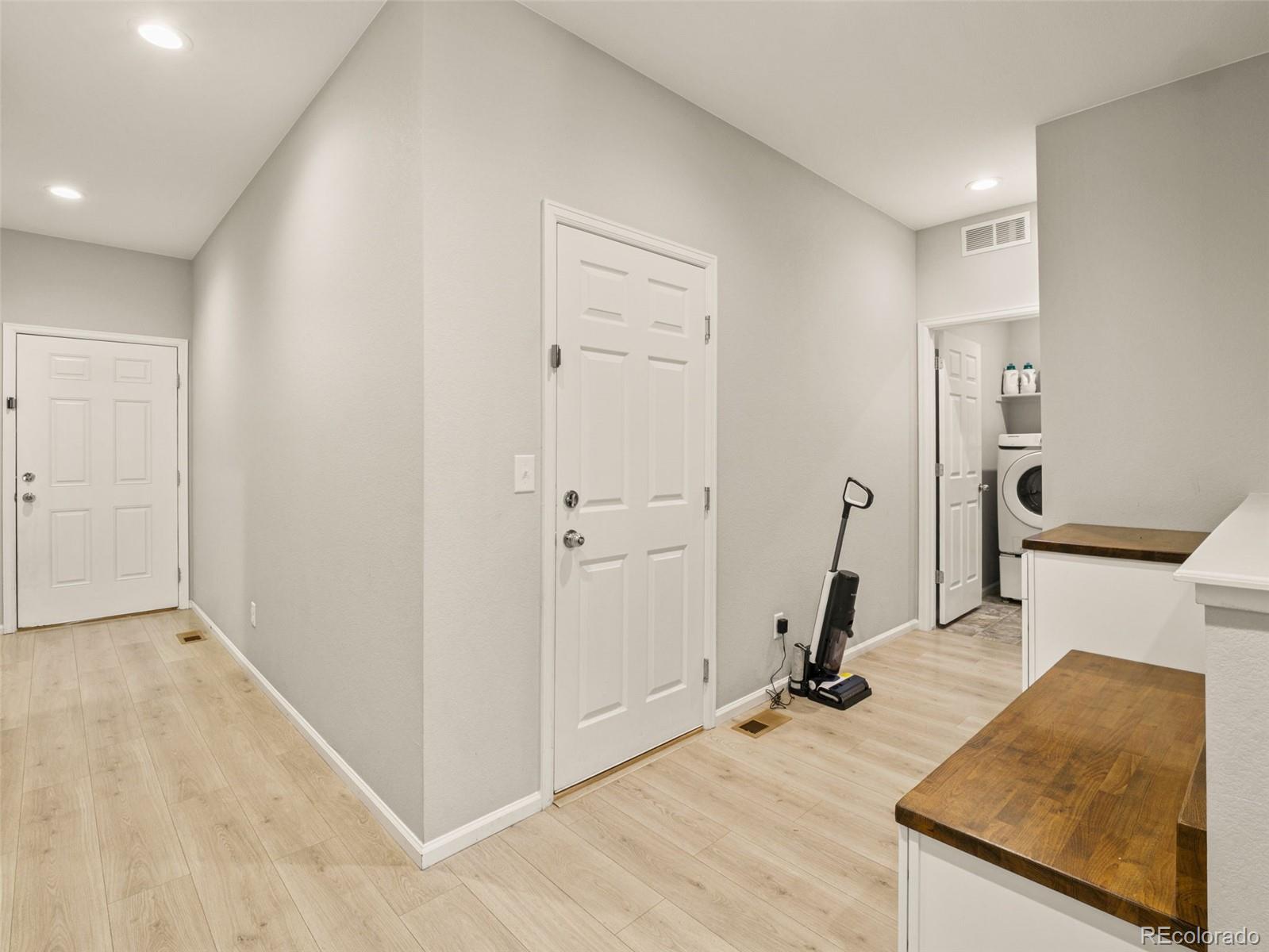 MLS Image #5 for 6513 n ceylon street,denver, Colorado