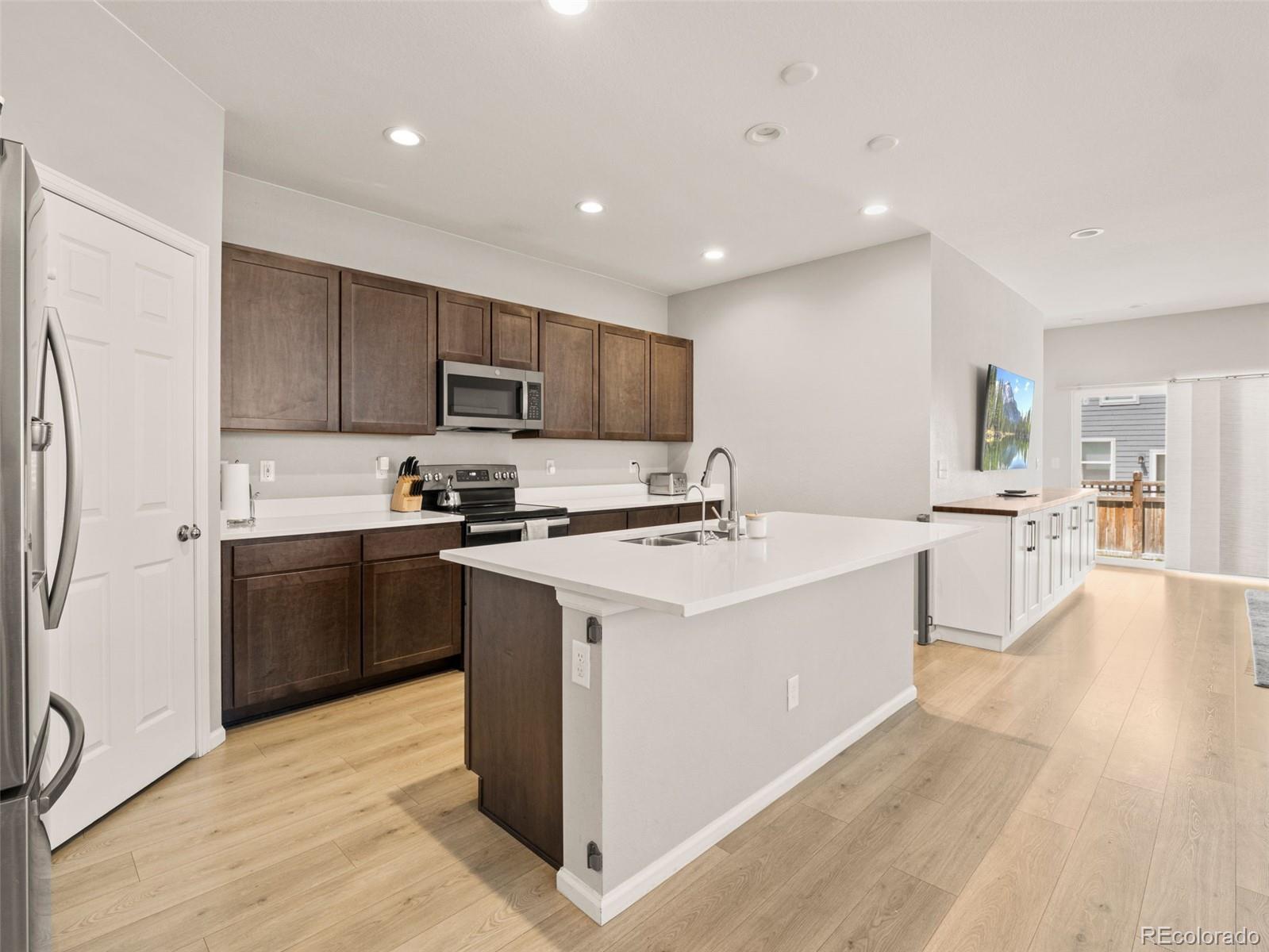 MLS Image #6 for 6513 n ceylon street,denver, Colorado