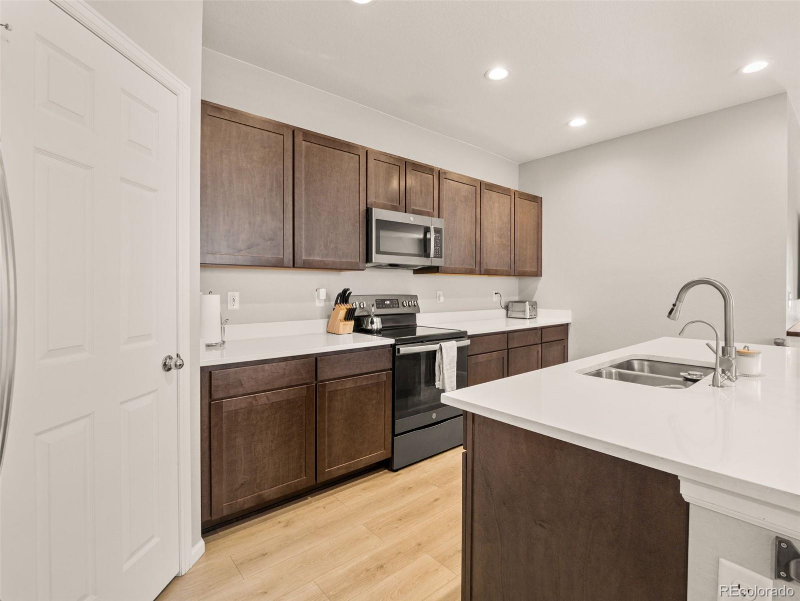 MLS Image #7 for 6513 n ceylon street,denver, Colorado