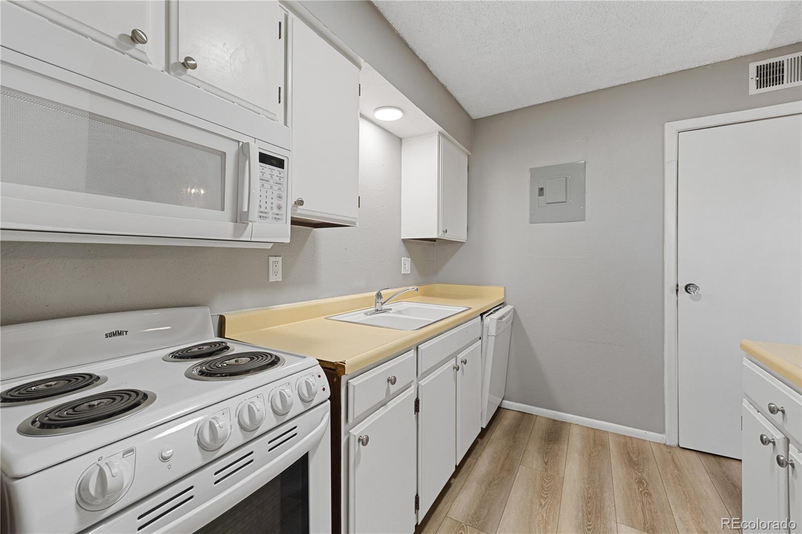 MLS Image #9 for 3855 s monaco street parkway,denver, Colorado