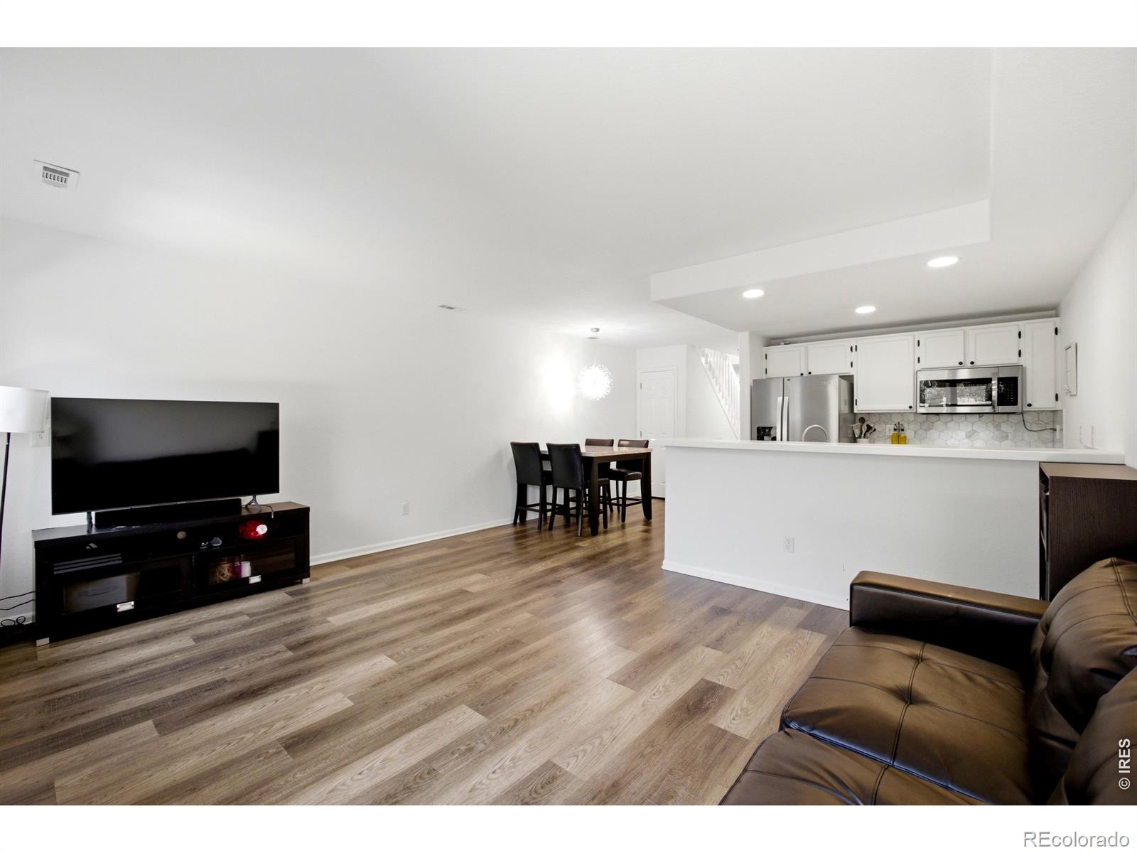 MLS Image #2 for 808  gabriel court,dacono, Colorado