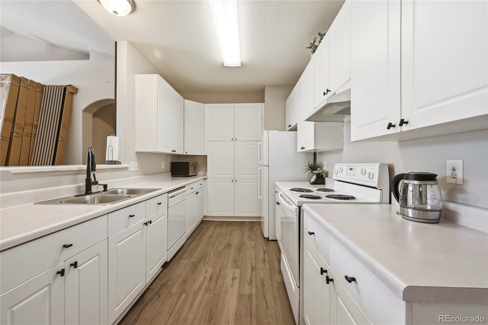 MLS Image #6 for 14201 e 1st drive,aurora, Colorado