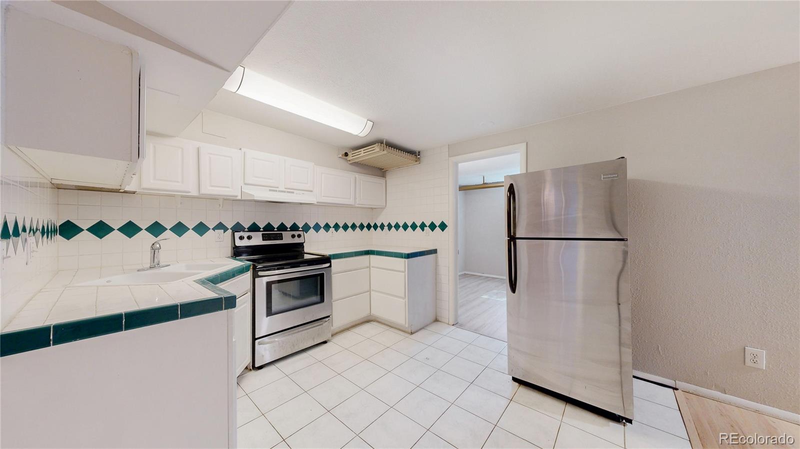 MLS Image #6 for 505 n logan street 14,denver, Colorado