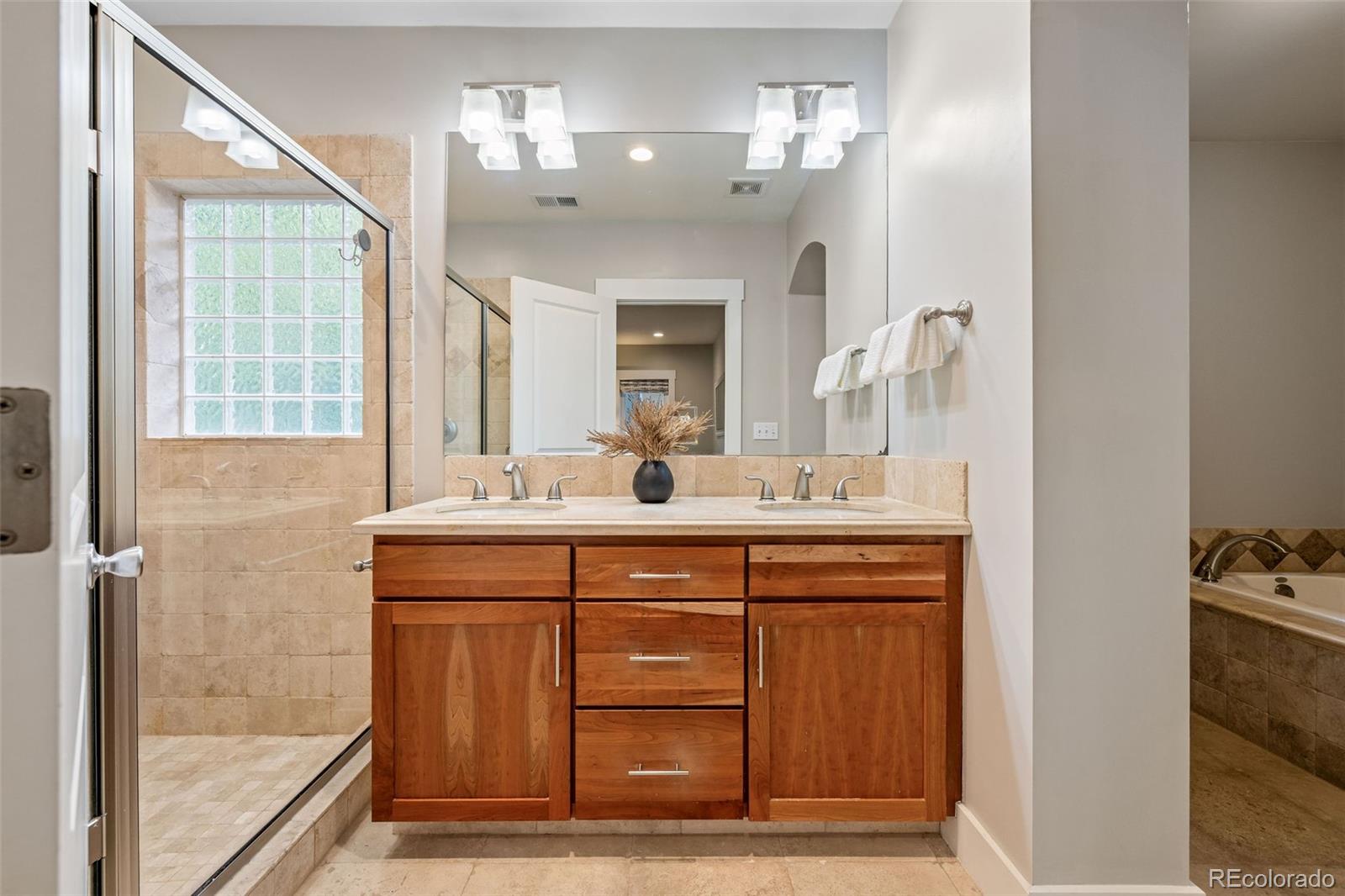 MLS Image #23 for 1031  fillmore street,denver, Colorado