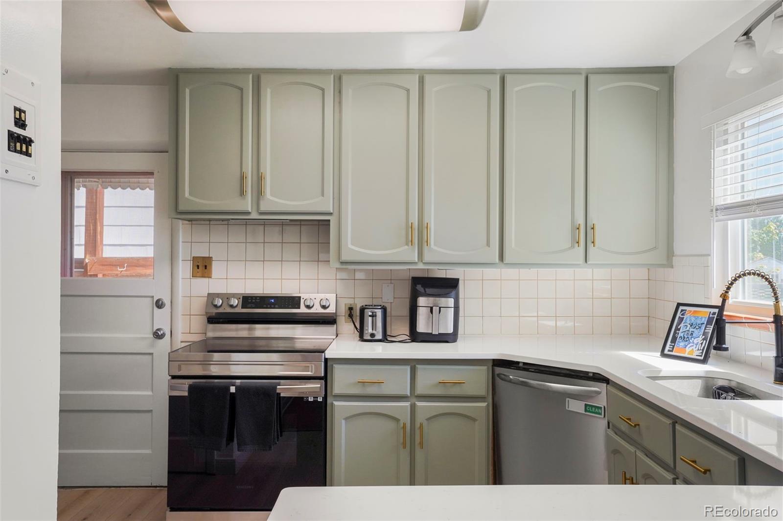MLS Image #8 for 2665 s king street,denver, Colorado