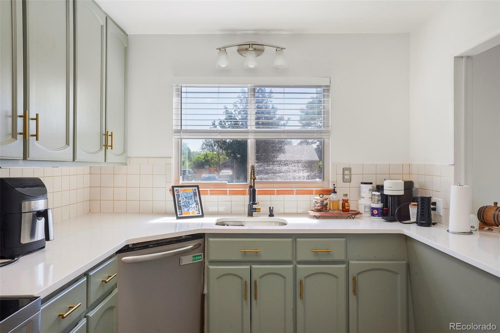 MLS Image #9 for 2665 s king street,denver, Colorado