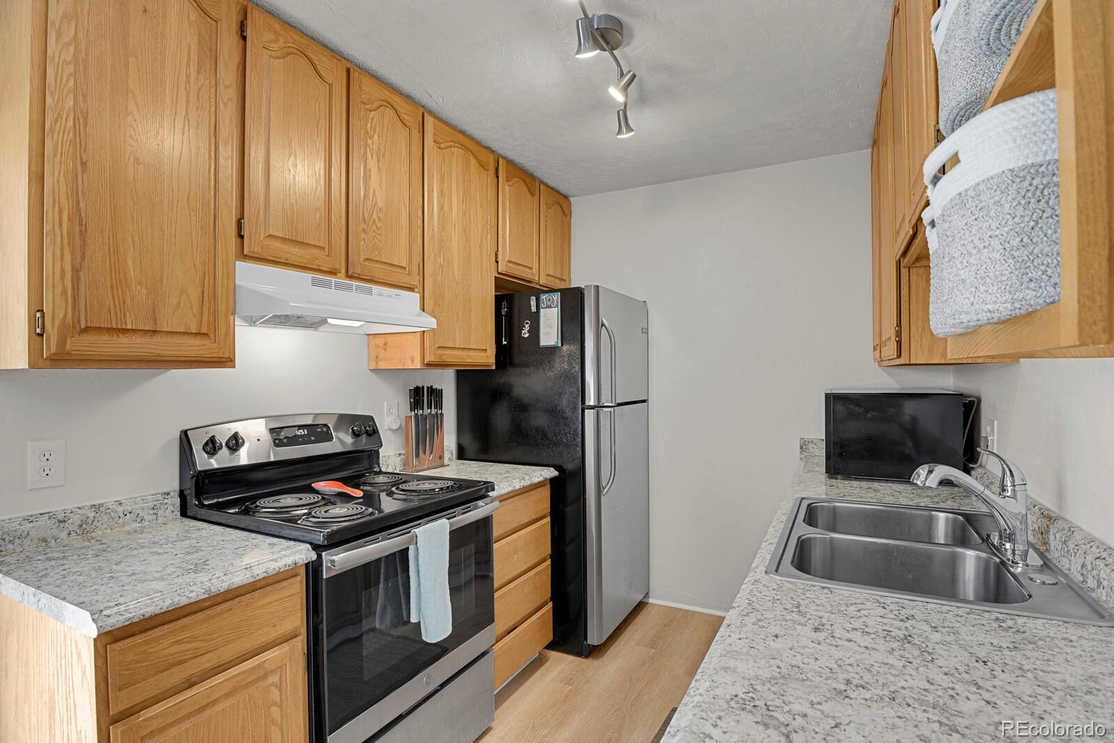 MLS Image #7 for 1235 s monaco street parkway,denver, Colorado