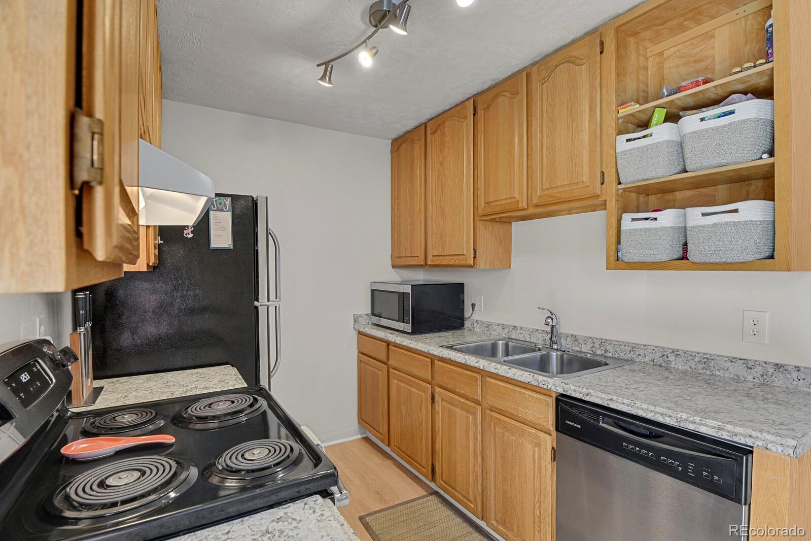 MLS Image #8 for 1235 s monaco street parkway,denver, Colorado