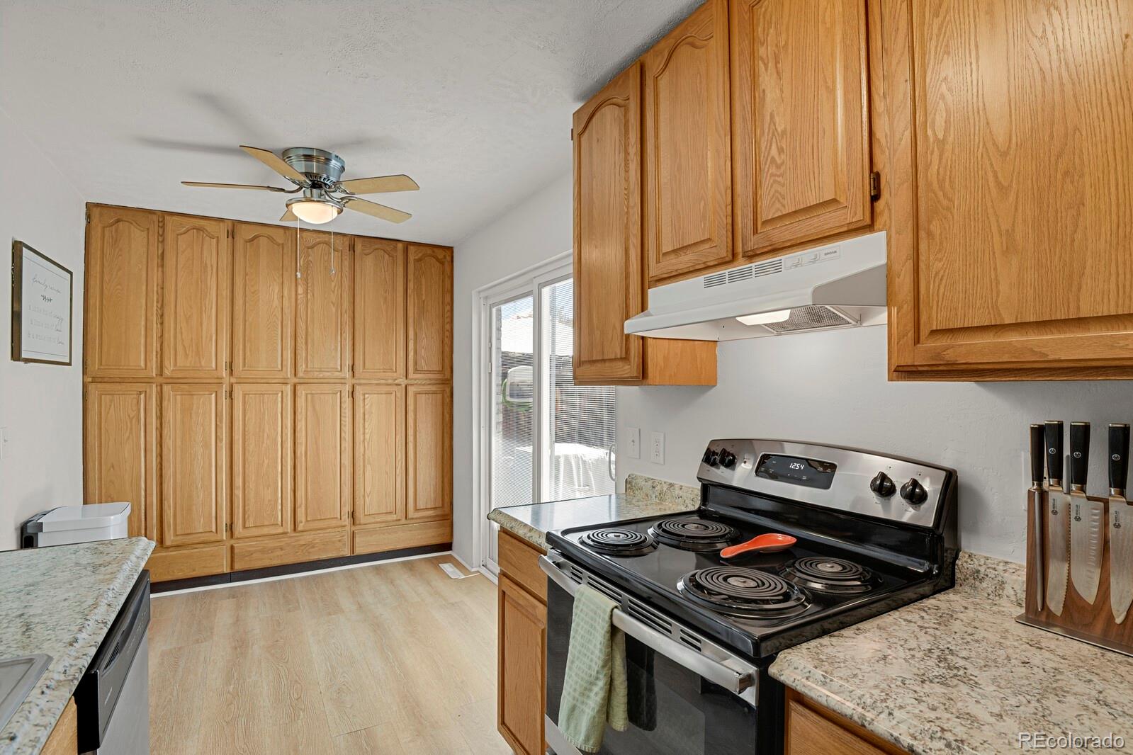 MLS Image #9 for 1235 s monaco street parkway,denver, Colorado