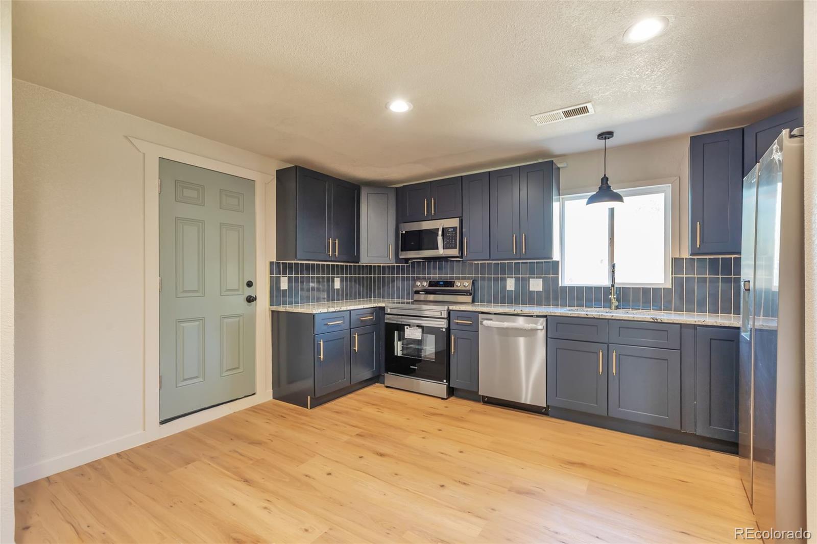 MLS Image #10 for 815  zion street,aurora, Colorado