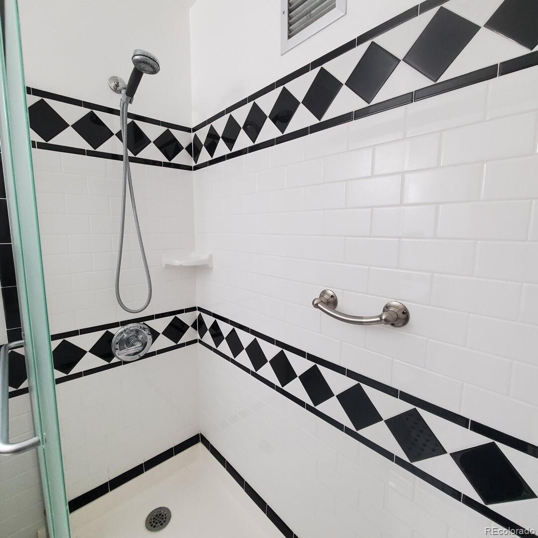 MLS Image #19 for 725 s clinton street 11a,denver, Colorado