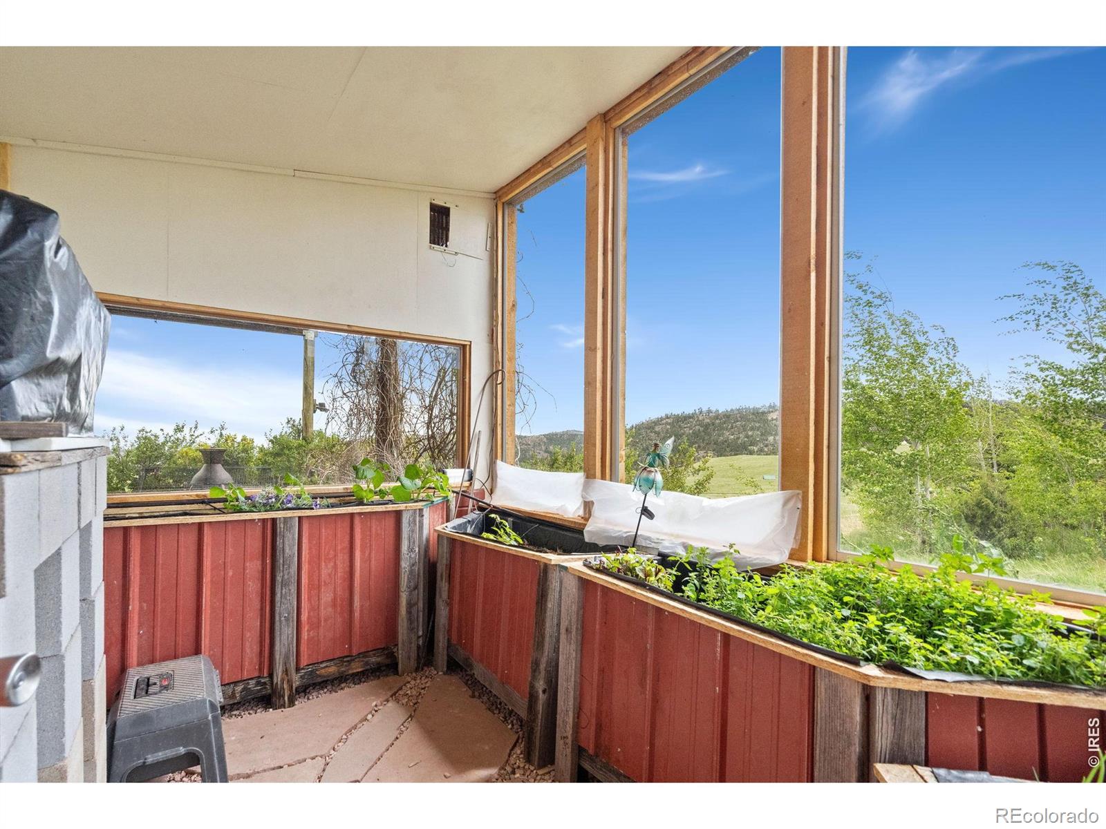 MLS Image #31 for 260  coyote holler way,livermore, Colorado