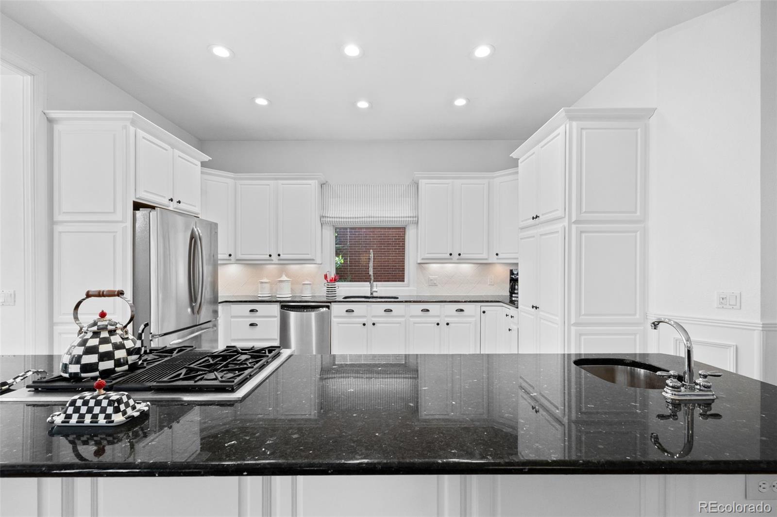 MLS Image #12 for 2090 s joliet street,aurora, Colorado
