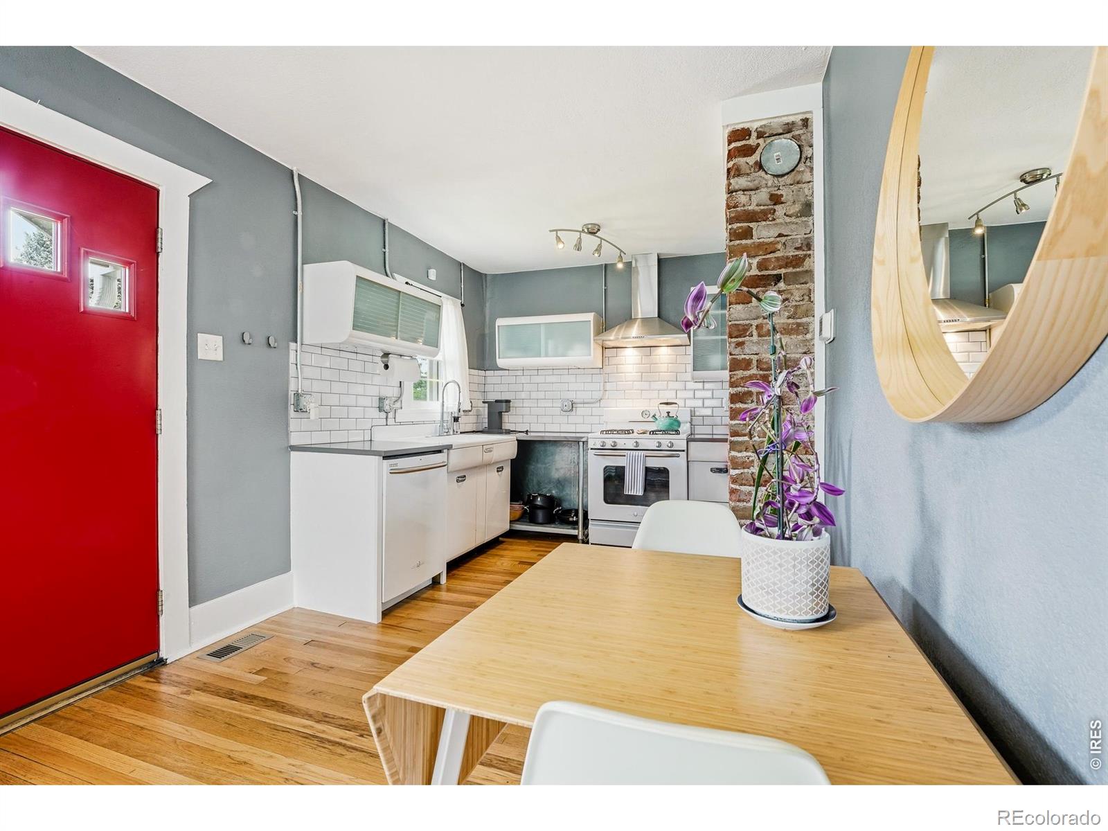 MLS Image #5 for 1866 s lincoln street,denver, Colorado