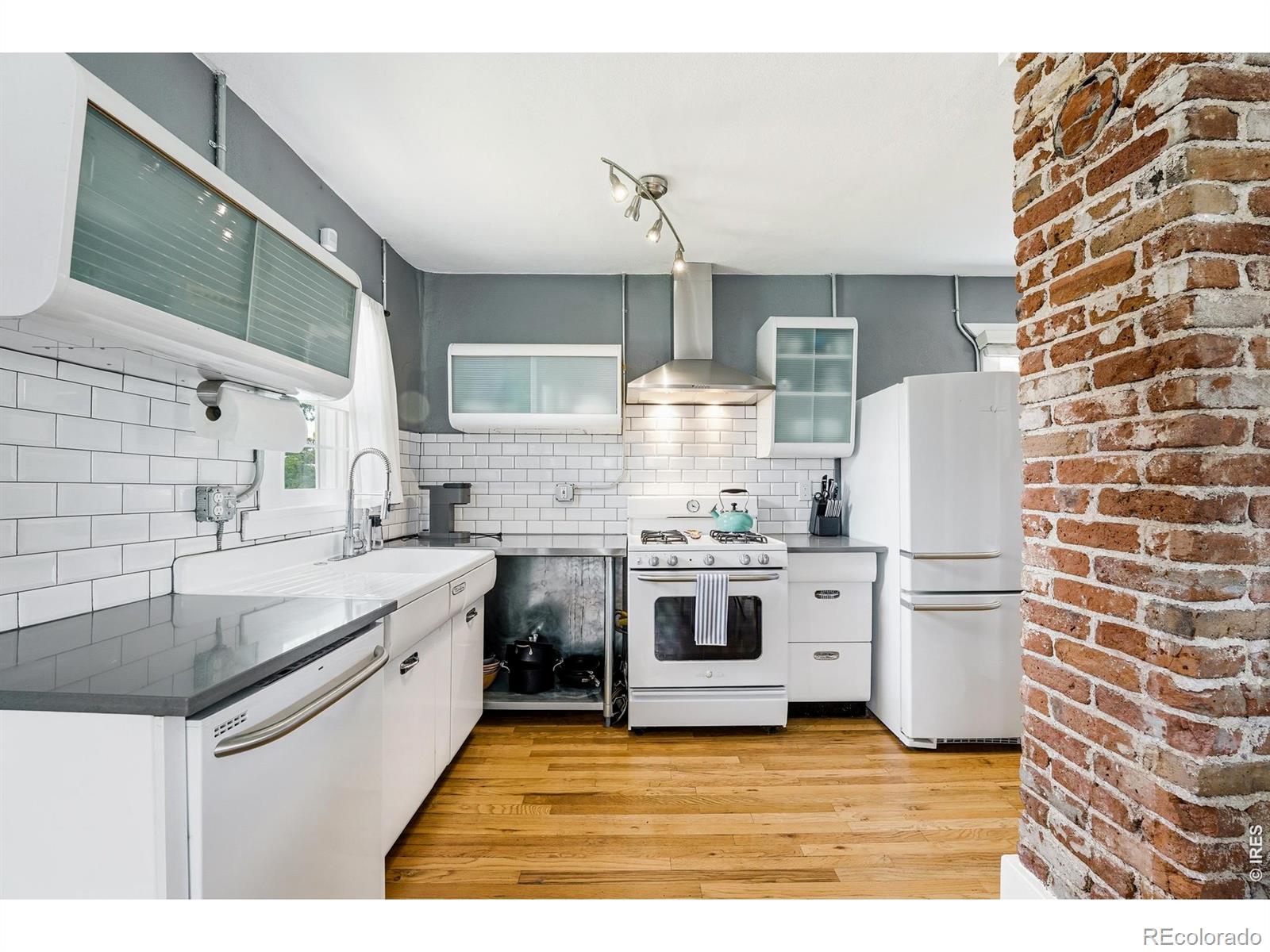MLS Image #6 for 1866 s lincoln street,denver, Colorado