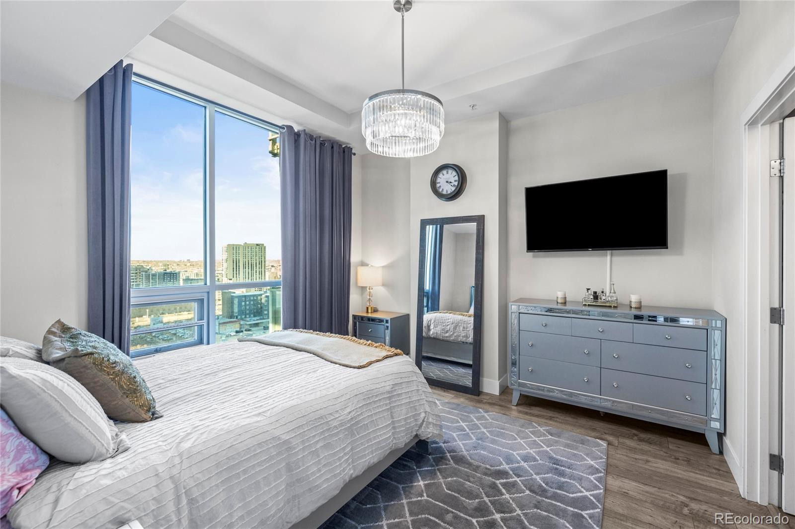 MLS Image #10 for 2001 n lincoln street 1512,denver, Colorado