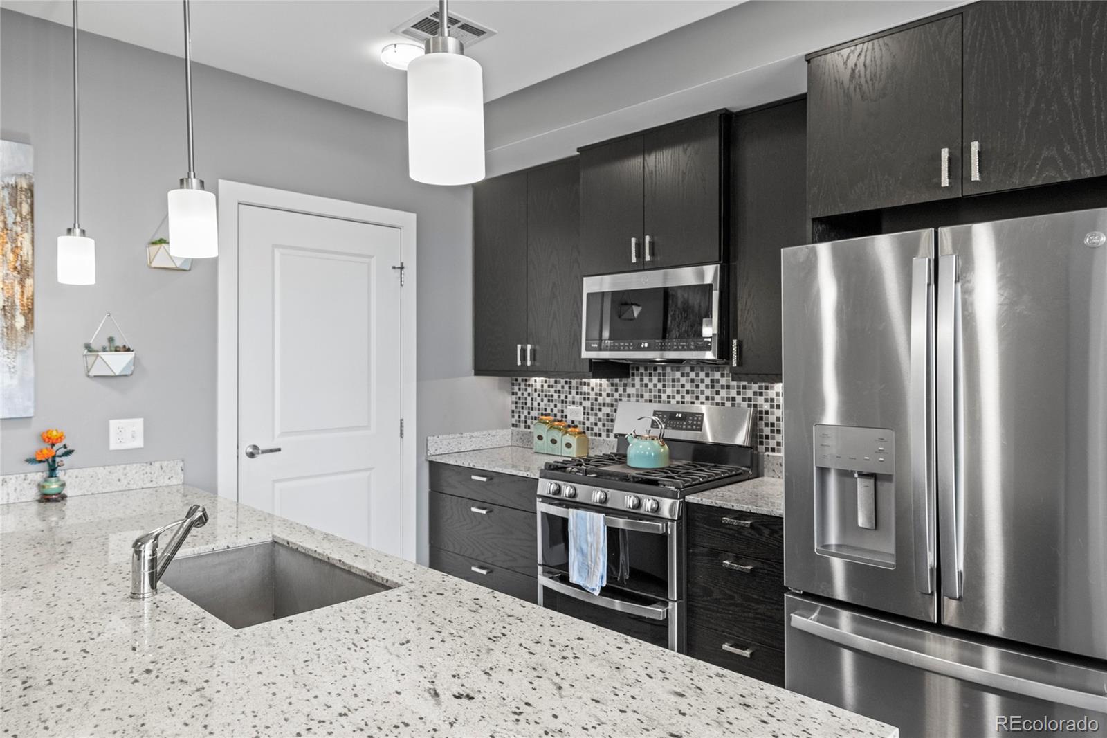 MLS Image #7 for 2001 n lincoln street 1512,denver, Colorado