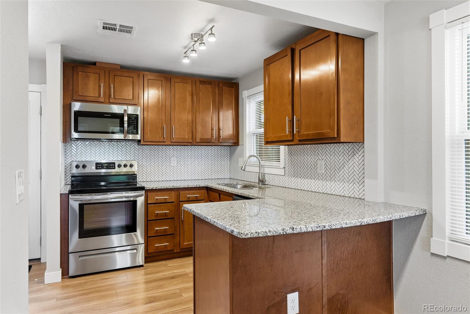 MLS Image #11 for 3710 n madison street,denver, Colorado