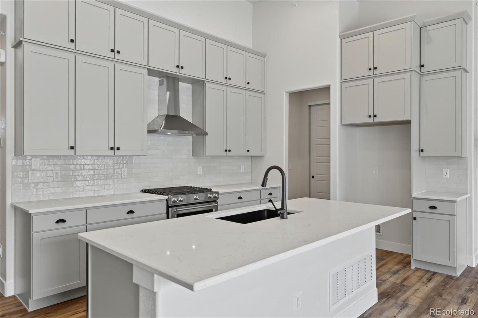 MLS Image #5 for 11841  canyon avenue,littleton, Colorado