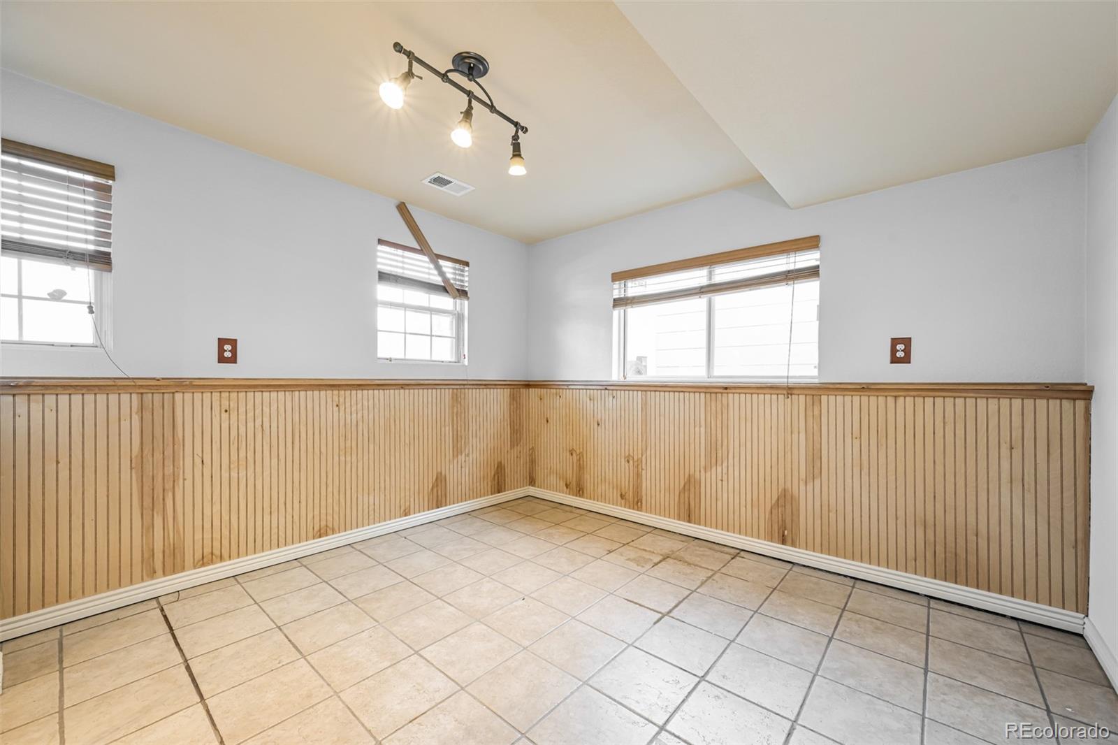 MLS Image #11 for 21041 e ida avenue,aurora, Colorado