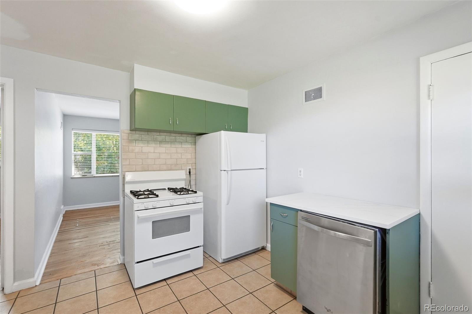MLS Image #13 for 2688 s acoma street,denver, Colorado