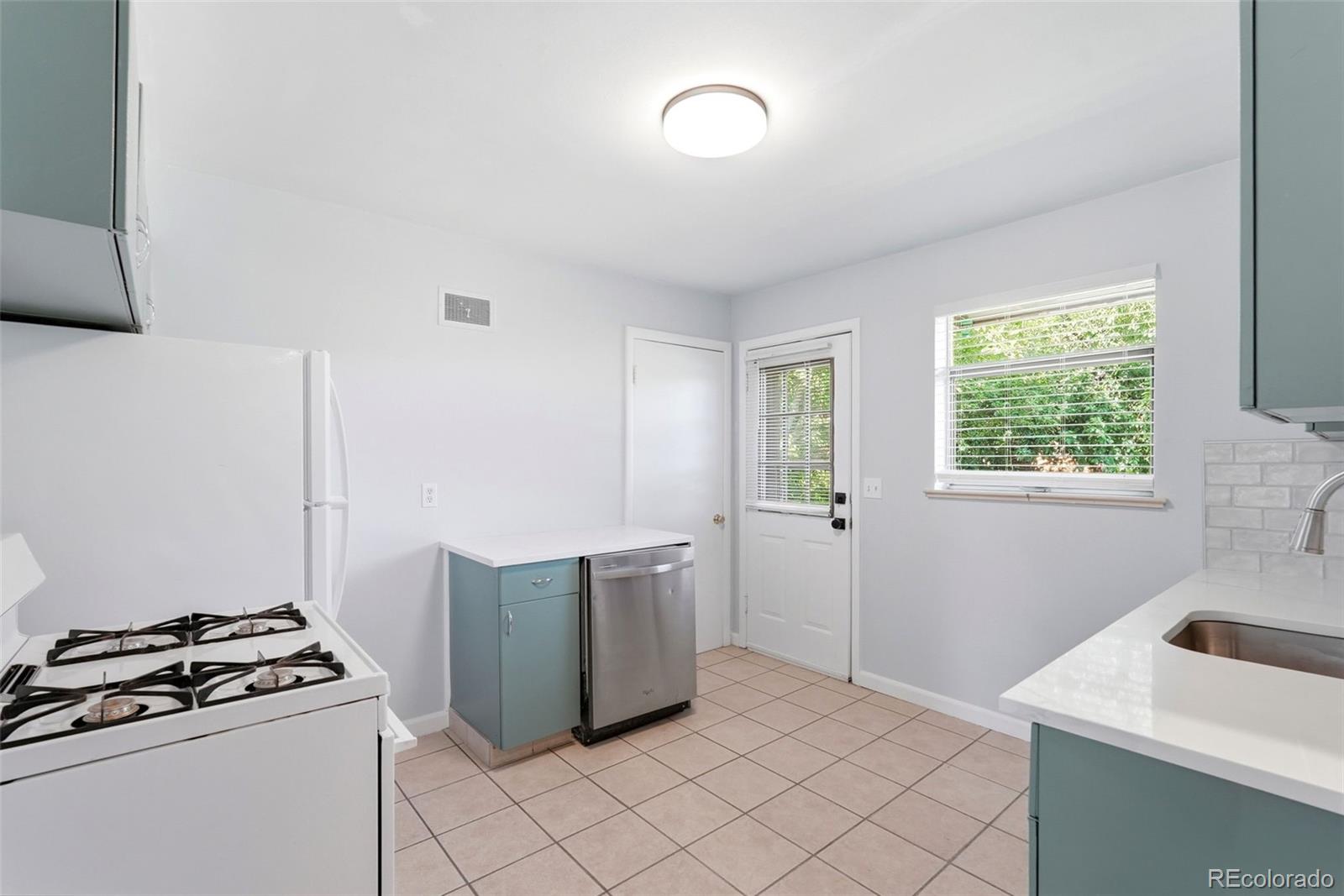 MLS Image #7 for 2688 s acoma street,denver, Colorado