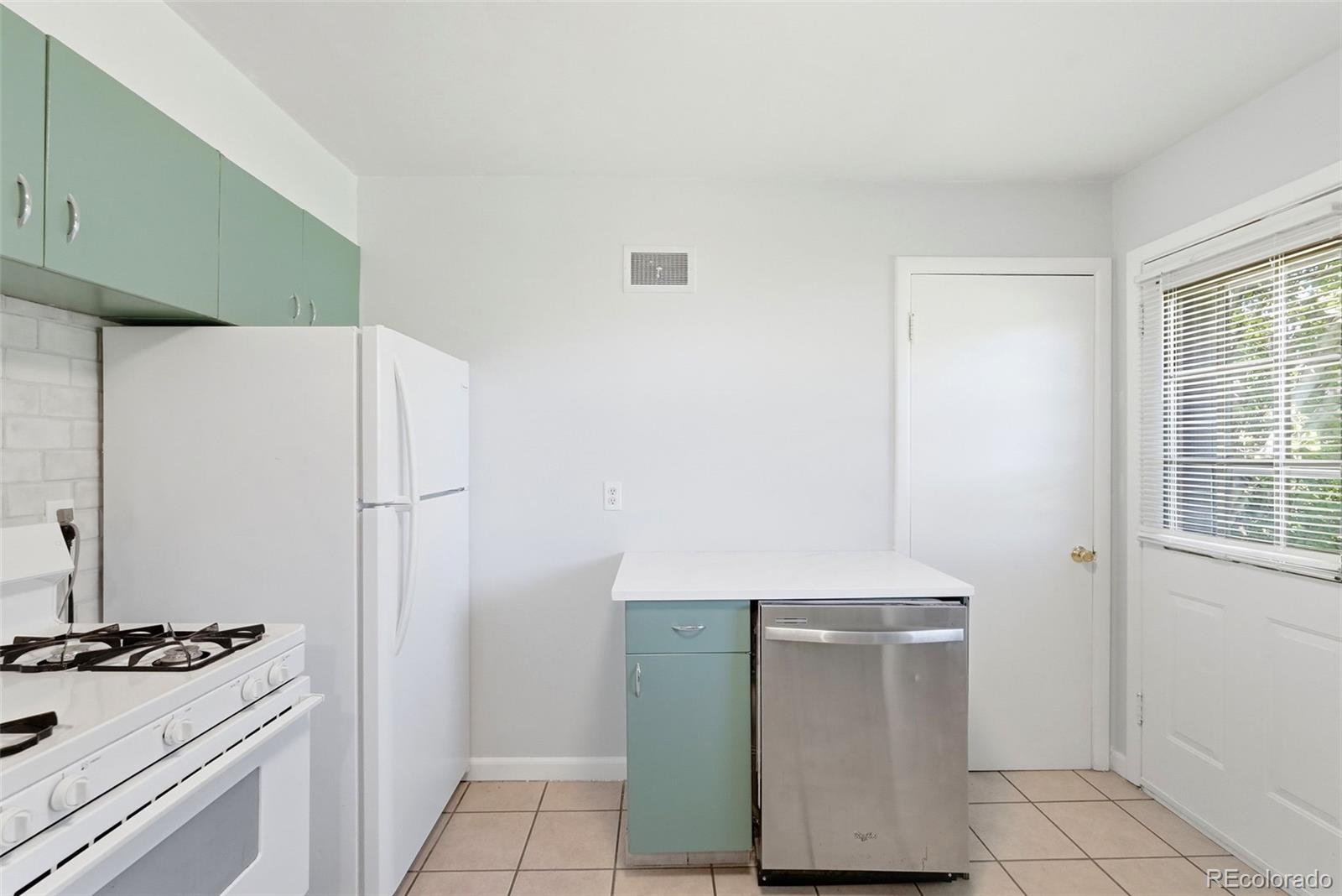 MLS Image #9 for 2688 s acoma street,denver, Colorado