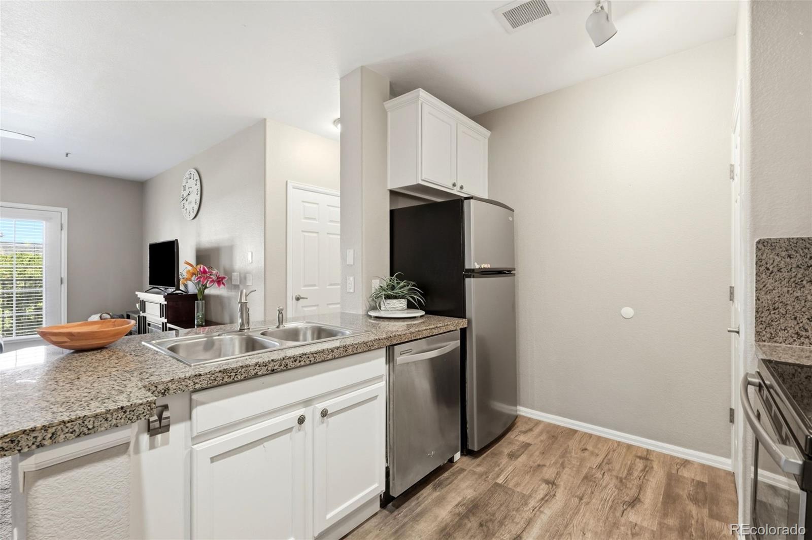 MLS Image #9 for 2705 s danube way,aurora, Colorado