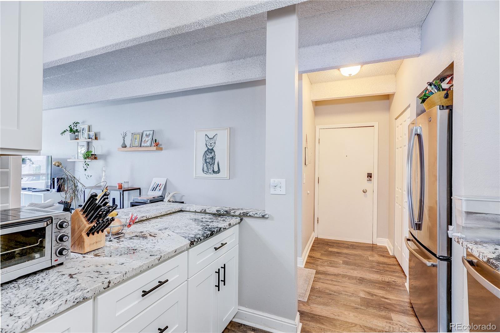 MLS Image #11 for 551 n pearl street 201,denver, Colorado
