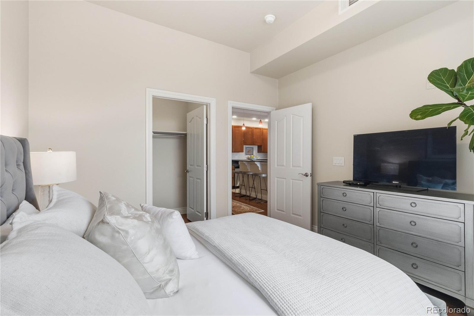 MLS Image #12 for 1700 n emerson street 304,denver, Colorado
